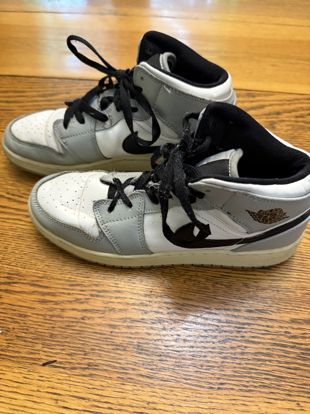 Air Jordan 1 Mid Shoes Youth Size 5Y Retro Basketball 554725-092